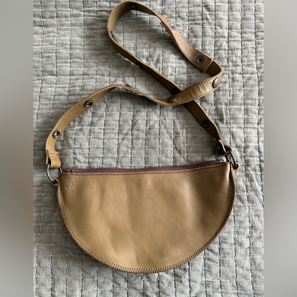 Lyons Leather Co. Green Leather Crossbody Small Bee - Picture 5 of 12